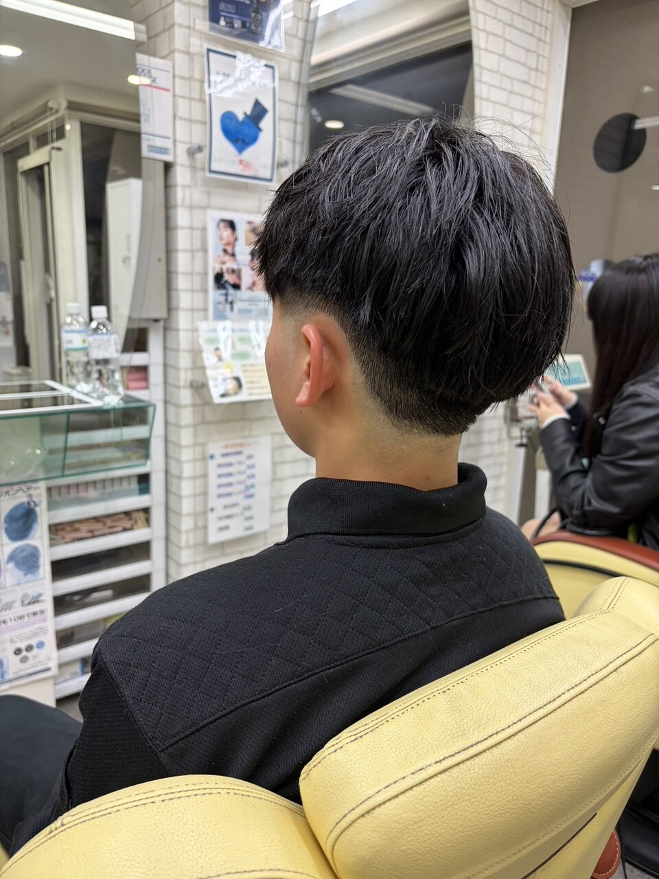 メンズのフェードカットスタイル（後頭部・サロンチェア）
